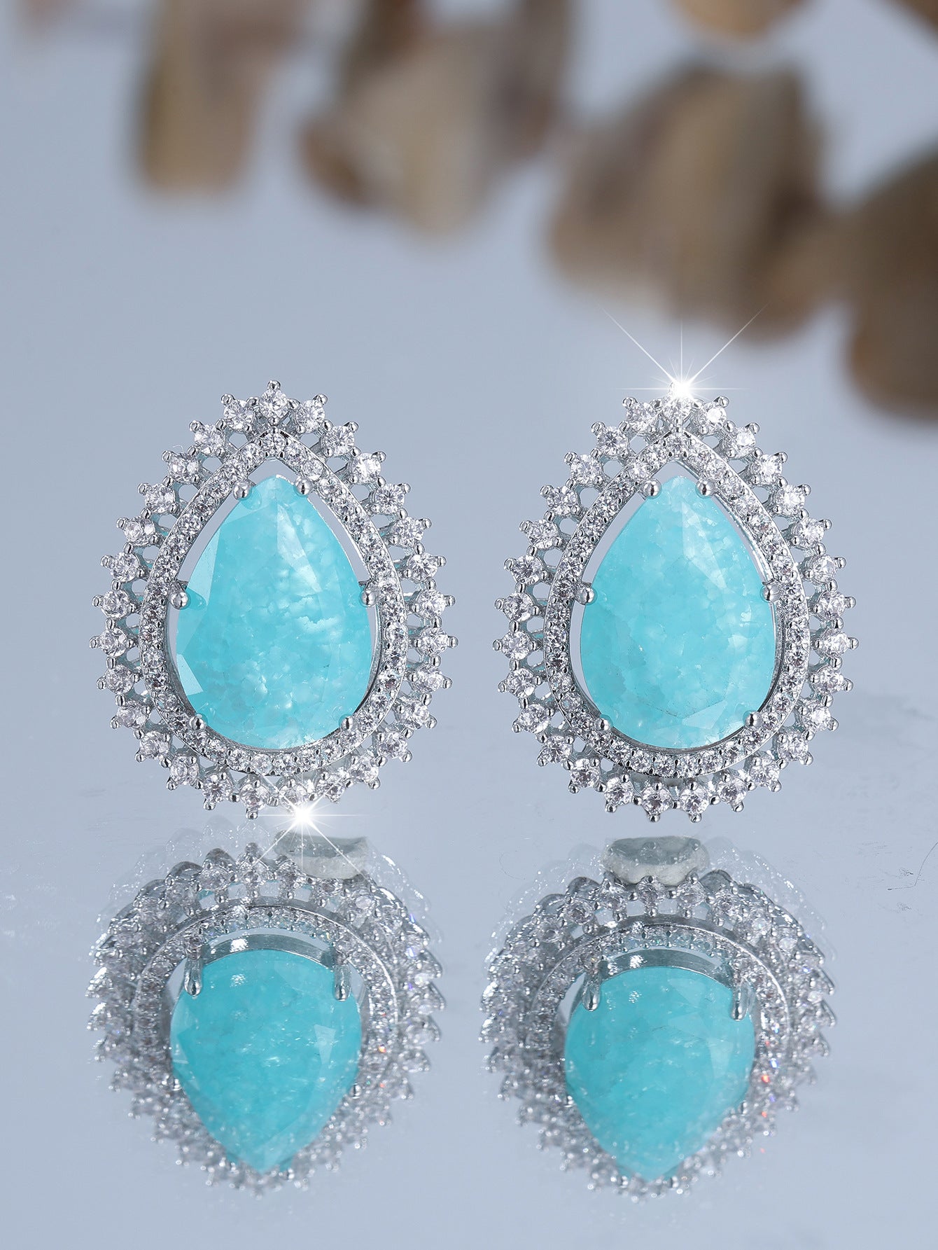 Pendientes de flor y diamantes blancos para mujer