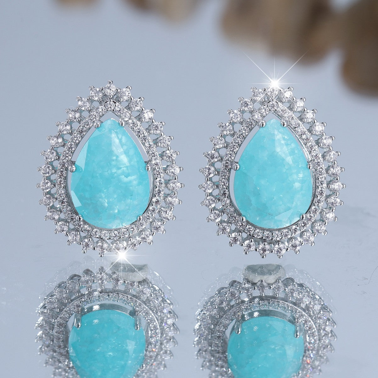 Pendientes de flor y diamantes blancos para mujer
